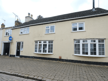 Character Cottage - Five Bedrooms - Oakham (LE15)